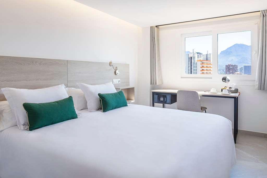 Halley Hotel & Apartments Affiliated By Melia Бенидорм Номер фото