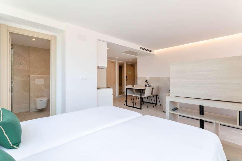 Halley Hotel & Apartments Affiliated By Melia Бенидорм Номер фото