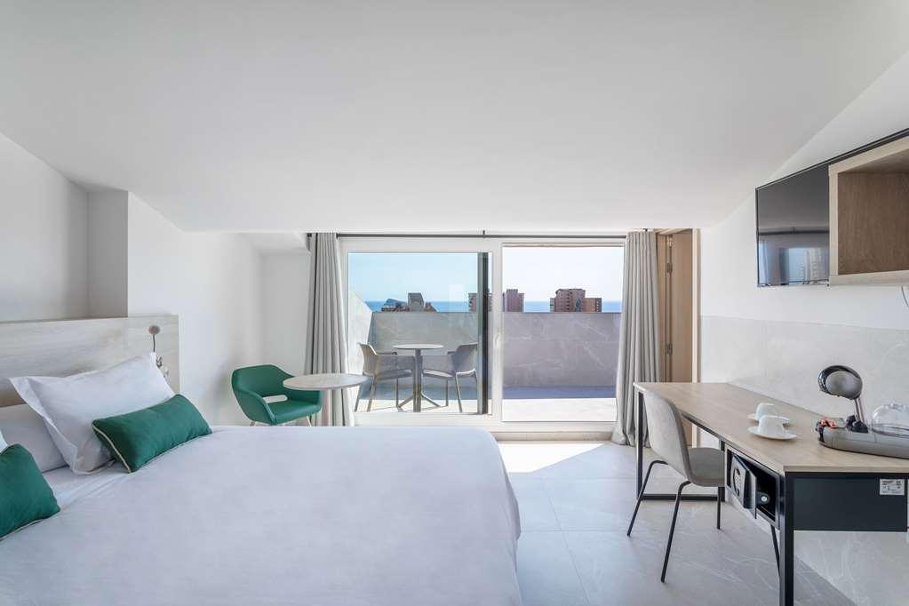 Halley Hotel & Apartments Affiliated By Melia Бенидорм Номер фото